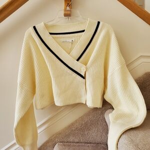 OAK + FORT Cream and Black V-Neck Sweater